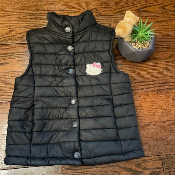 😊 3 for 20💕Hello Kitty Black  Vest with Pockets!Size 24m - Picture 1 of 9